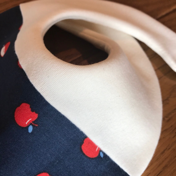 tokidoki*॰ॱapple cotton bib 2枚目の画像