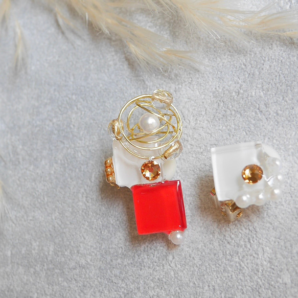 キャンディearcuff／ white×red イヤーカフ／痛くないイヤリング　送料無料　ケース付 1枚目の画像