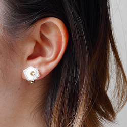 キャンディearcuff／ white×red イヤーカフ／痛くないイヤリング　送料無料　ケース付 4枚目の画像