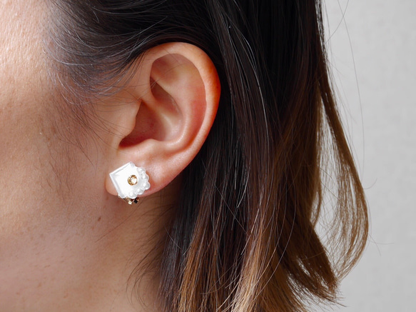 キャンディearcuff／ white×red イヤーカフ／痛くないイヤリング　送料無料　ケース付 4枚目の画像