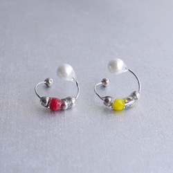 【軽量♪落ちないイヤーカフ】metal hoop earcuff ／red yellow フープイヤーカフ 2枚目の画像