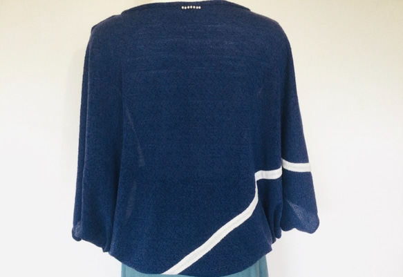 インポート生地の個性的で優しいニットセーター 4枚目の画像