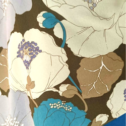 (値引き商品)  イレギュラーラインの大きな花柄フレヤースカート 3枚目の画像