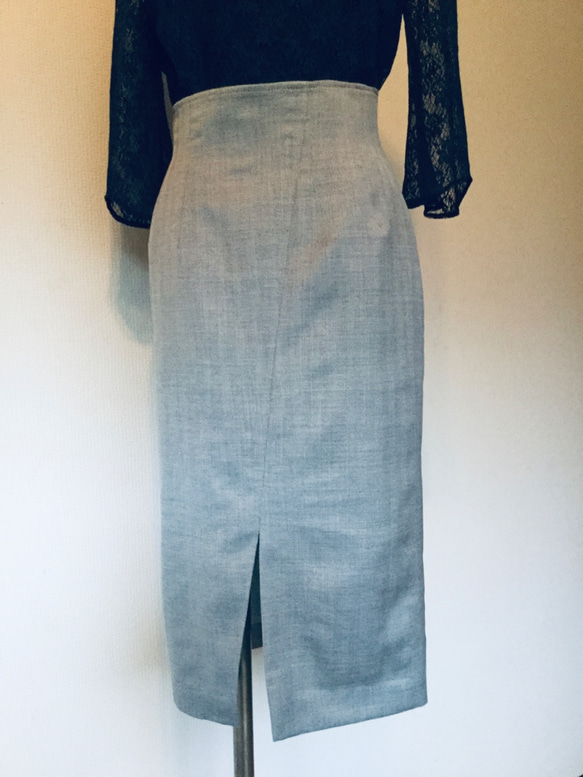 値下げ商品　　前スリット入りシャープなペンシルラインのタイトスカート 3枚目の画像
