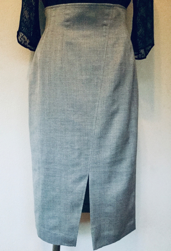 値下げ商品　　前スリット入りシャープなペンシルラインのタイトスカート 4枚目の画像