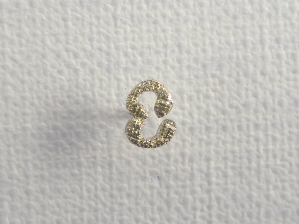 d-NH  -colore-  ピンバッチ・タイタック ｢E｣  #7811E [ SV925 × K18金箔 ]