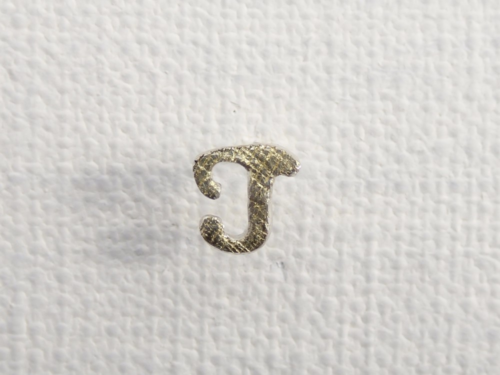 d-NH  -colore-  ピンバッチ・タイタック ｢T｣  #7811T [ SV925 × K18金箔 ]