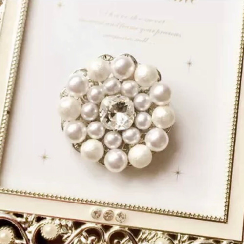未使用級✨ルネ クリスタルフラワーブローチ パール ビジュー パール シルバー 未使用級✨ルネ クリスタルフラワーブローチ パール ビジュー