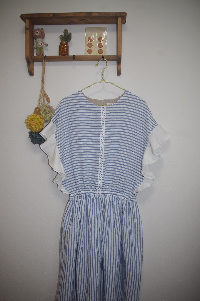 リネンフリル袖ワンピース（ブルー×オフ）