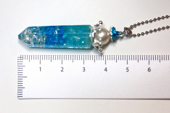 【送料無料】水色　水晶型王冠付きネックレス　B 5枚目の画像