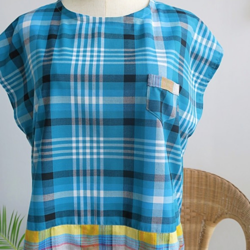 大人かわいい・チュニック（インドネシア・サロン布）シンガポールから  