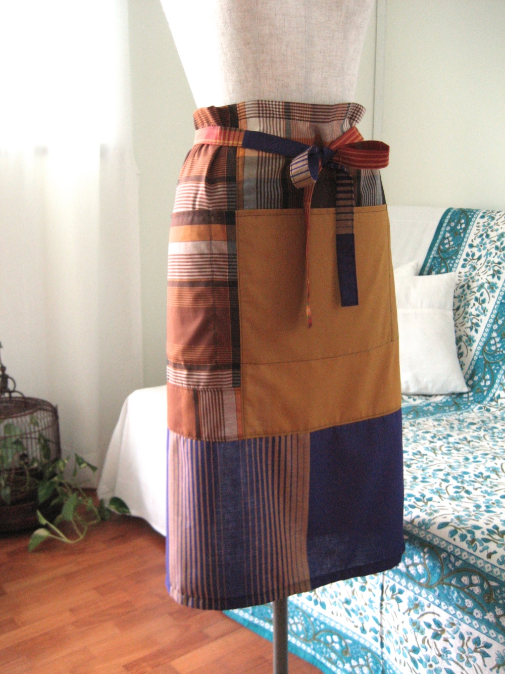 【インドネシア/サロン】カフェエプロン・シンガポールから送料無料