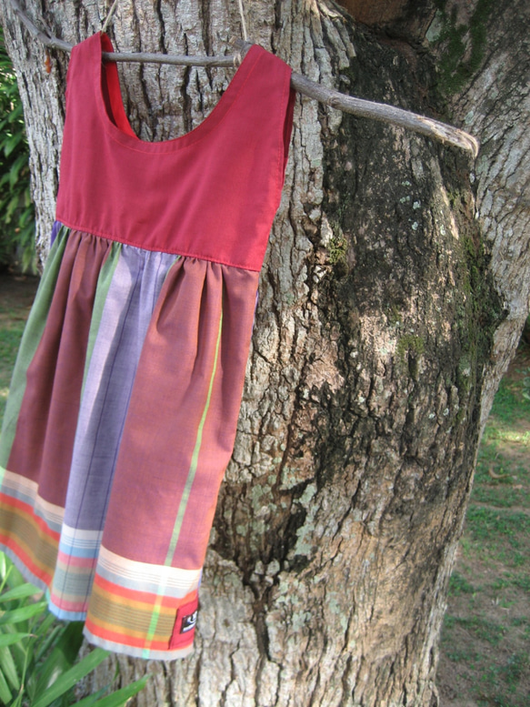 女の子ワンピース　赤　85−95cm（インドネシアサロン布） 1枚目の画像