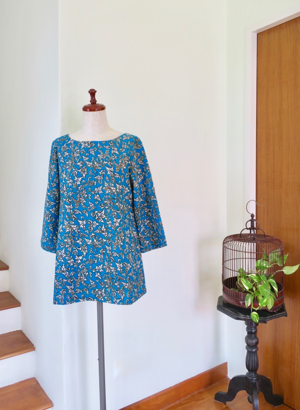 【インドネシア/サロン】ゆったりブラウス・ブルー・シンガポールから送料無料