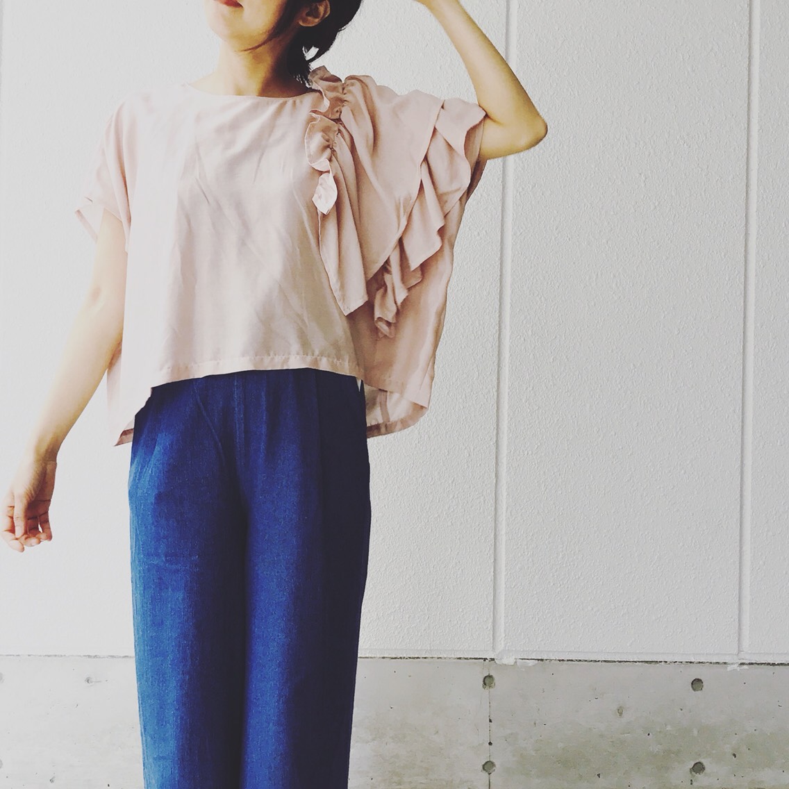 アシンメトリーフリルブラウス ベビーピンク送料無料