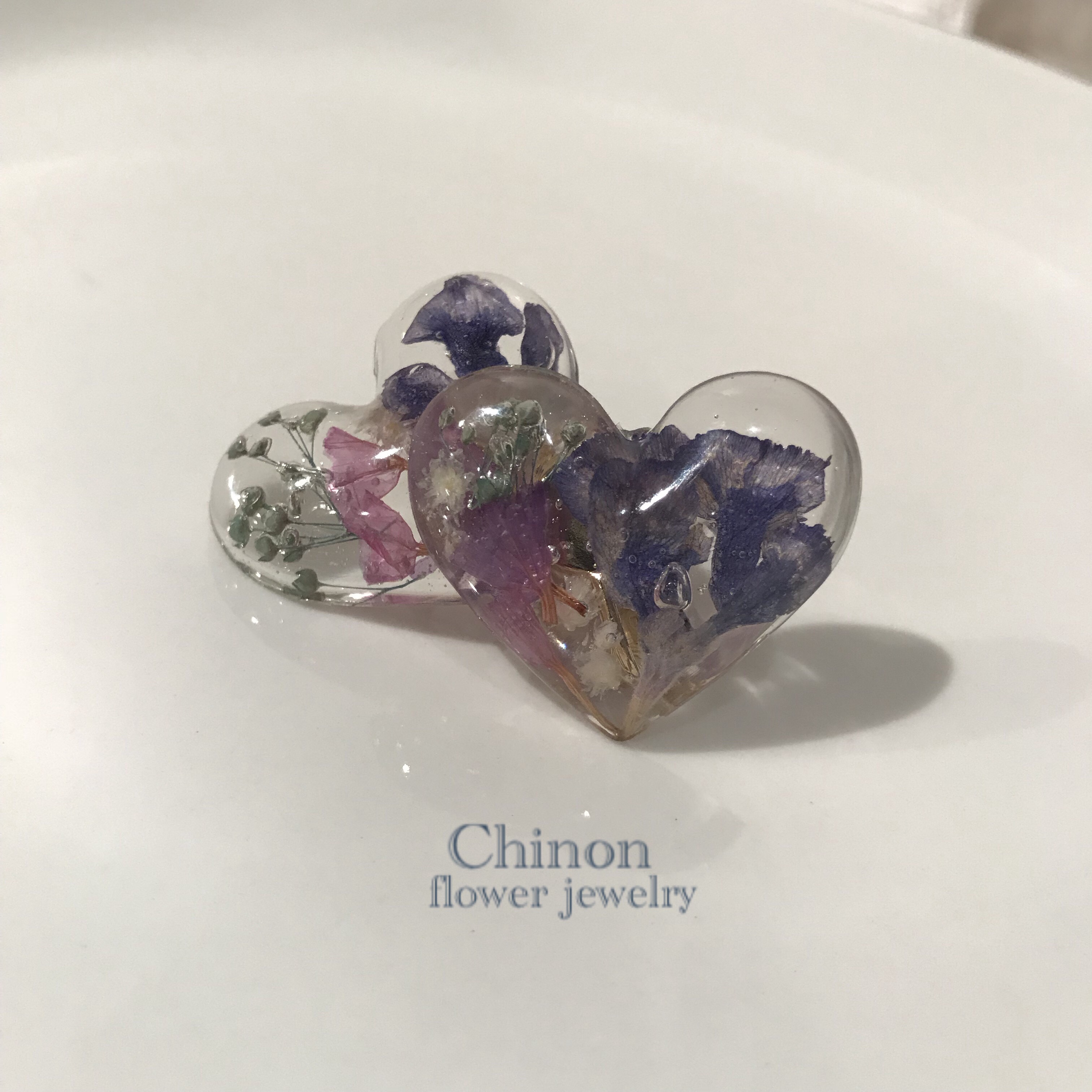 ハートにお花を閉じ込めたイヤリング