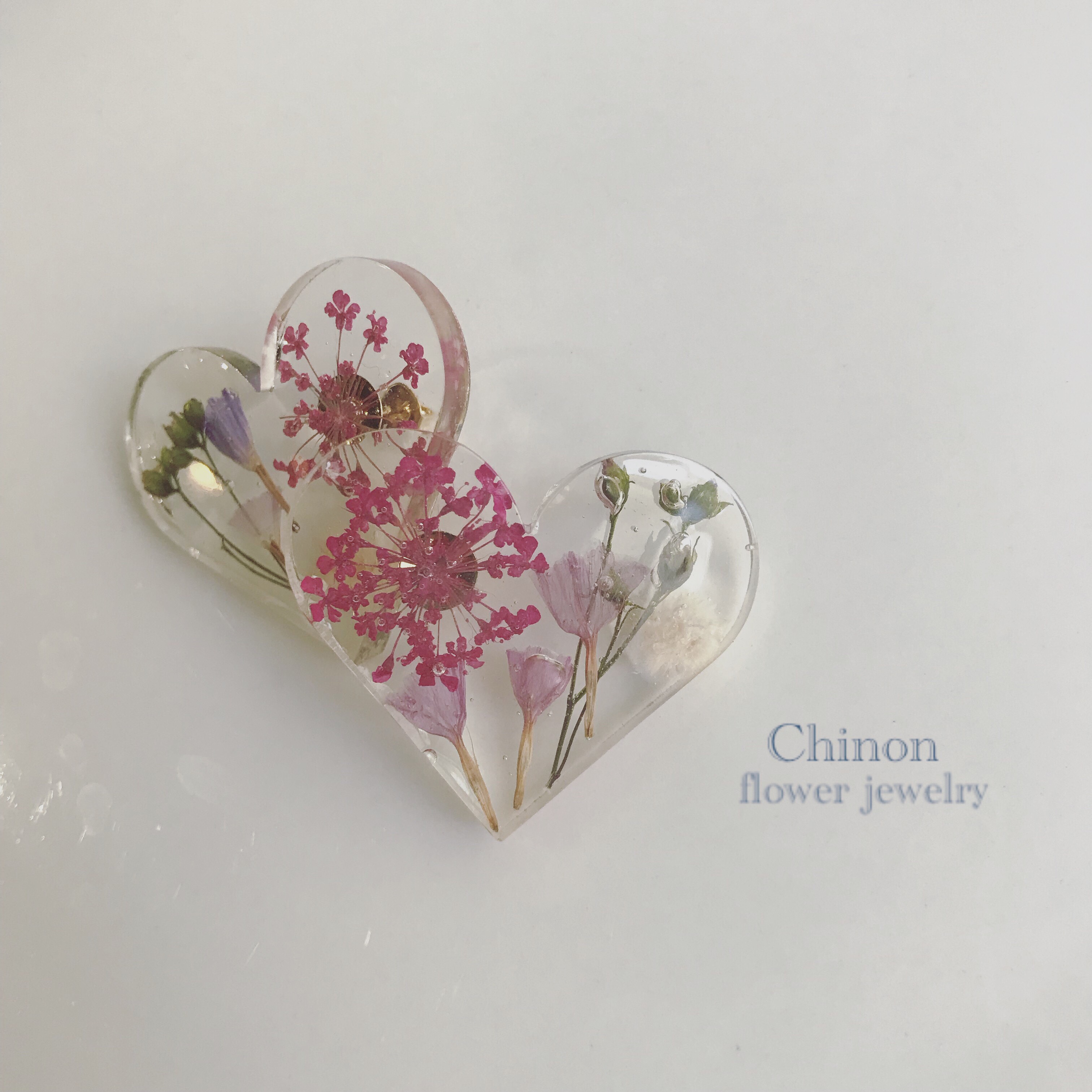 ハートにお花を閉じ込めたイヤリング