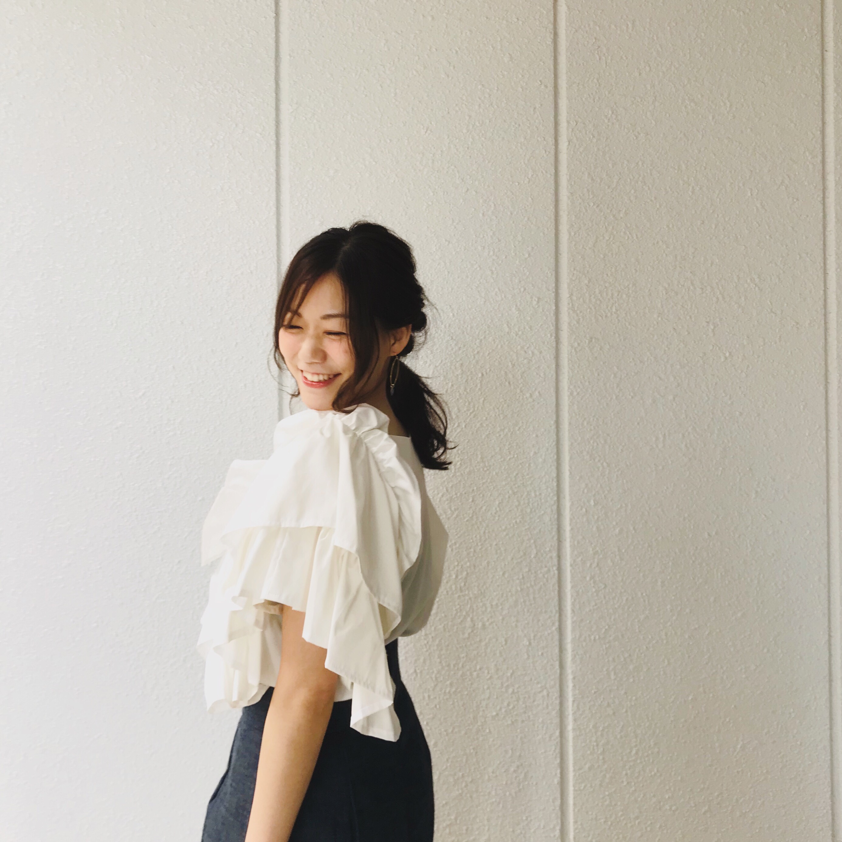 アシンメトリーボリュームフリルブラウス