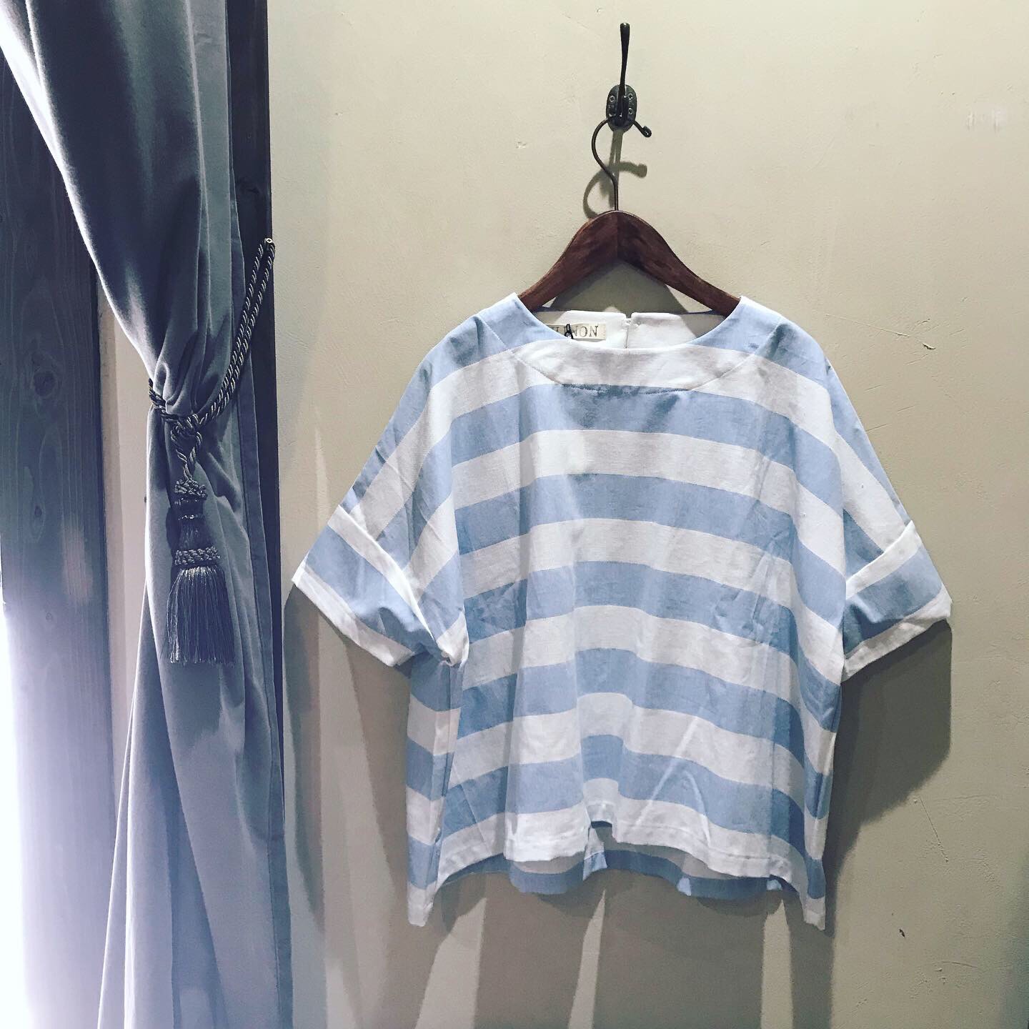 コットンボーダーゆったりブラウス オフホワイト 水色