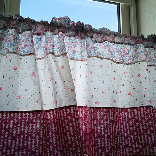 パッチワークカフェカーテン 3段ミニ ホワイト&ピンク カーテン