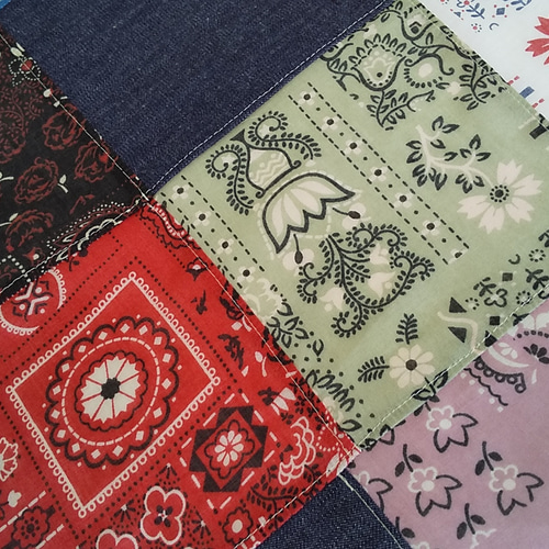 ランダムパッチワークカーテン ヴィンテージ風バンダナ柄&インディゴ