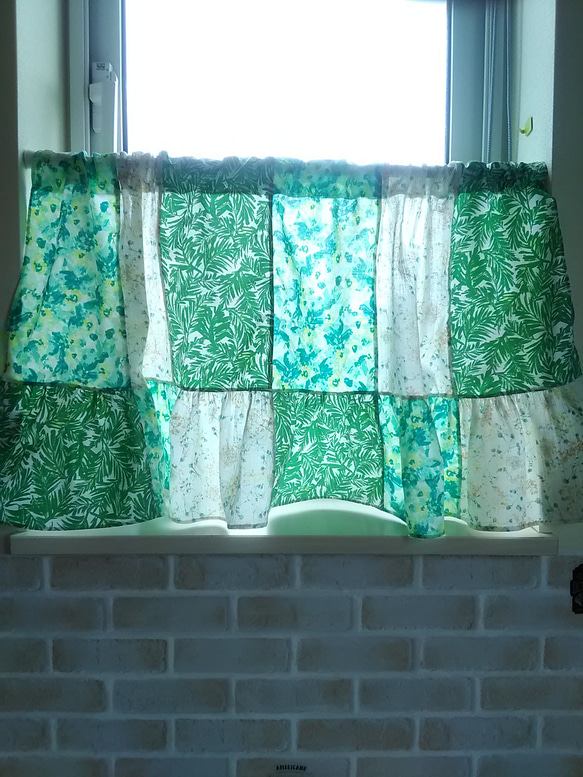 フリルのパッチカフェカーテン　涼しげグリーン 1枚目の画像