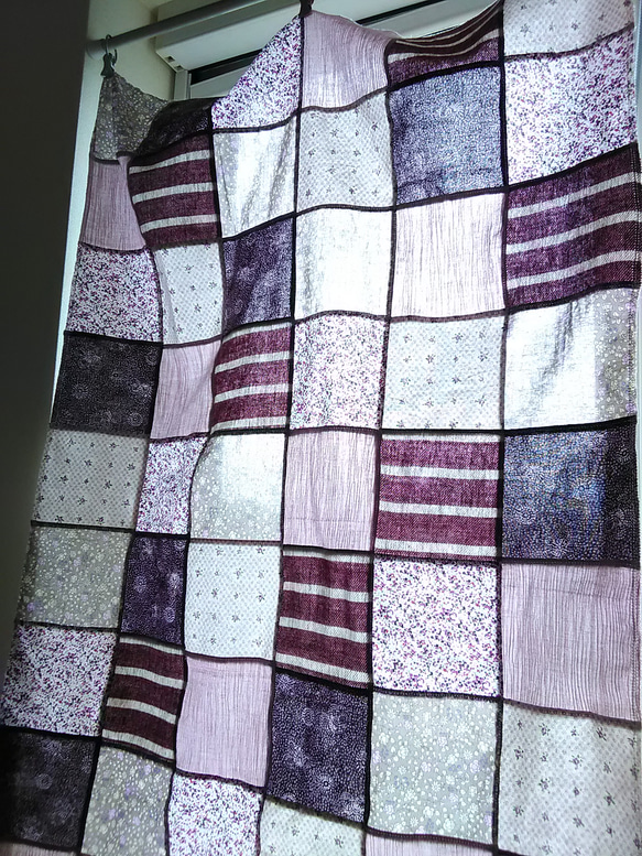 ランダムパッチカーテン　　やさしい紫 2枚目の画像