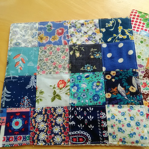 ランダムパッチワークハンカチ ブルー その他インテリア雑貨 naokano