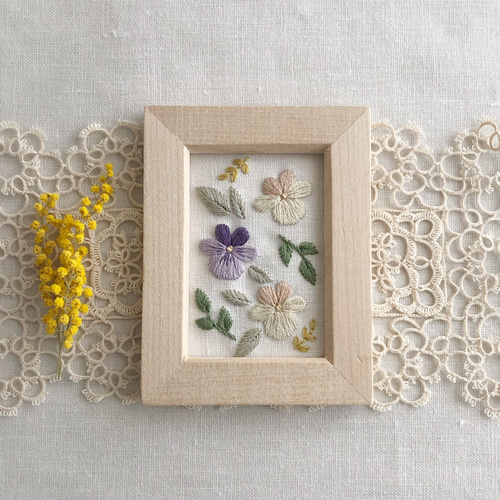 ミニフレーム すみれの刺繍 タペストリー・壁掛け Marguerite刺繍教室