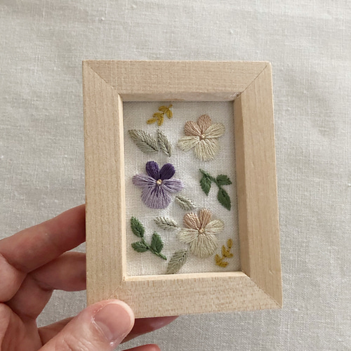 ミニフレーム すみれの刺繍 タペストリー・壁掛け Marguerite刺繍教室
