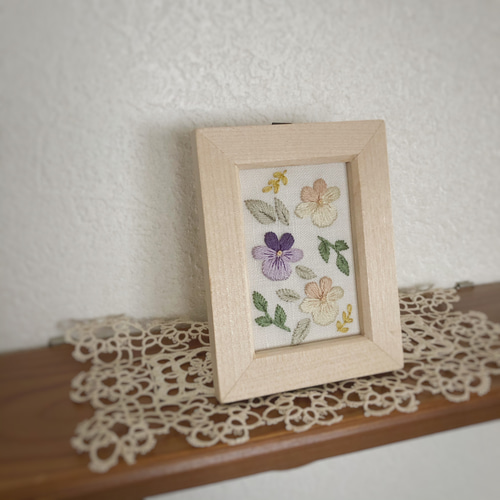 ミニフレーム すみれの刺繍 タペストリー・壁掛け Marguerite刺繍教室