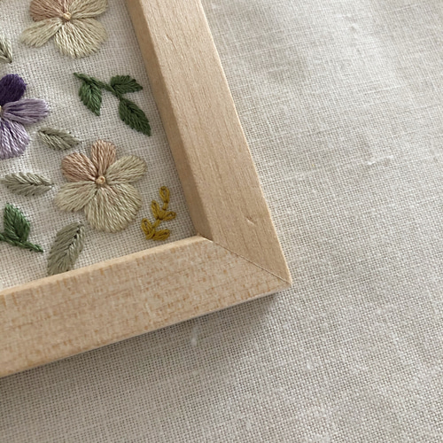 ミニフレーム すみれの刺繍 タペストリー・壁掛け Marguerite刺繍教室