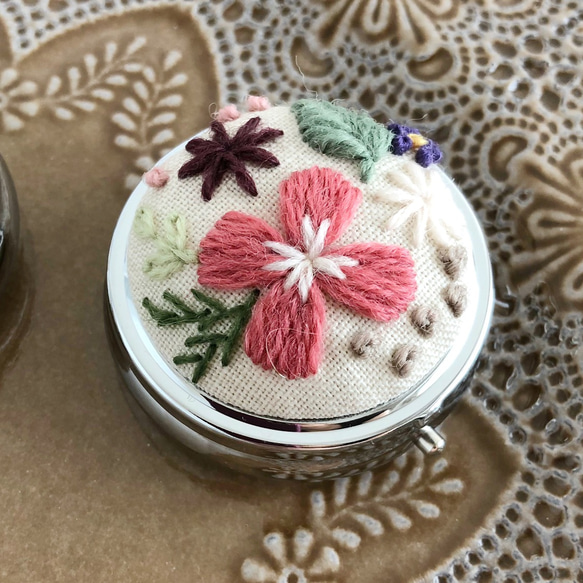 毛糸の手刺繍 こものケース 4枚目の画像