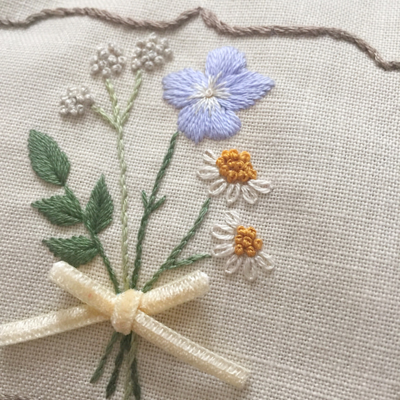 花束✧手刺繍のがまぐち 2枚目の画像