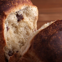 天然酵母のレーズン食パン。フェアトレードマスコバド糖と有機栽培レーズン使用！ 1枚目の画像