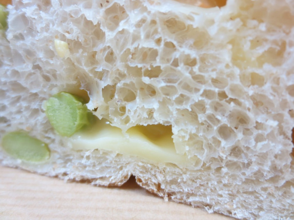 天然酵母生地に枝豆とチーズがたっぷり入った大人の贅沢ロール。 5枚目の画像