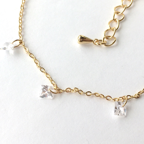 光のブレスレット （ハンドメイド チェーン ガラスチャーム 菱形 5×5mm