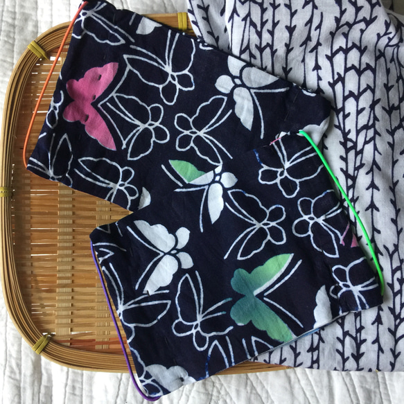 大人用マスク　浴衣生地 蝶文様（耳ゴム・アソートカラー） 1枚目の画像