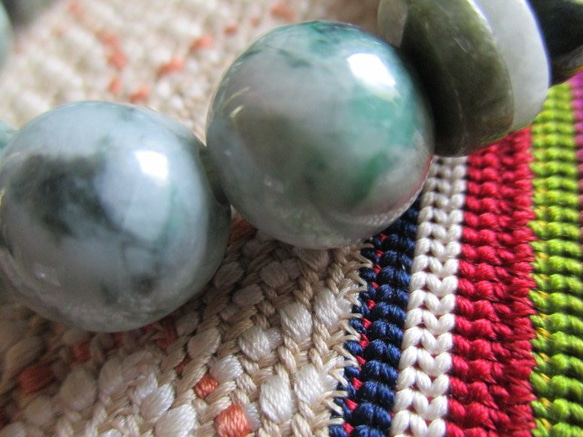 特殊型 緑三眼天珠とミャンマー翡翠のブレスレット 3枚目の画像