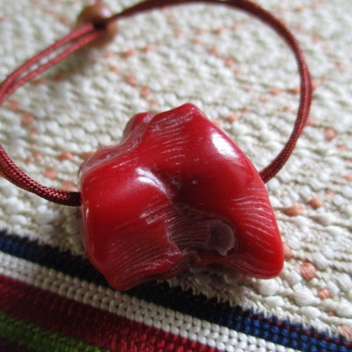 原木の山珊瑚：マウンテンコーラル お紐仕立てネックレスもしくは