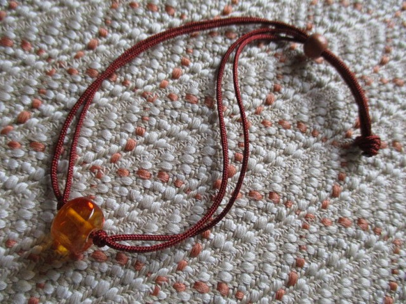旧ソ連製の琥珀 お紐仕立てブレスレット　 3枚目の画像