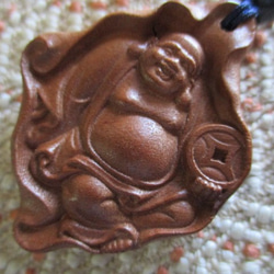 笑口常開：布袋様彫り：桃木とミャンマー翡翠のお紐仕立てストラップ、飾り物 4枚目の画像