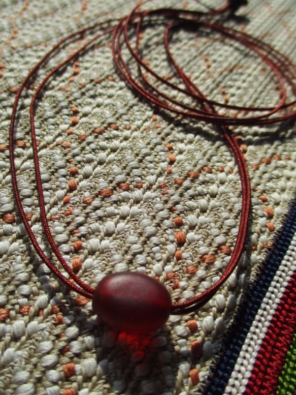 完全1点もの インド・ナガ族アンティークビーズ  お紐仕立て 無段階調節可能 ネックレス 2枚目の画像