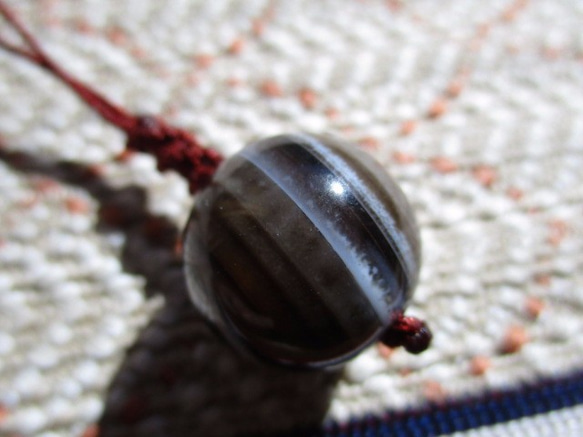 産地特定：チベット産天眼石18mm珠　お紐仕立てストラップ 5枚目の画像