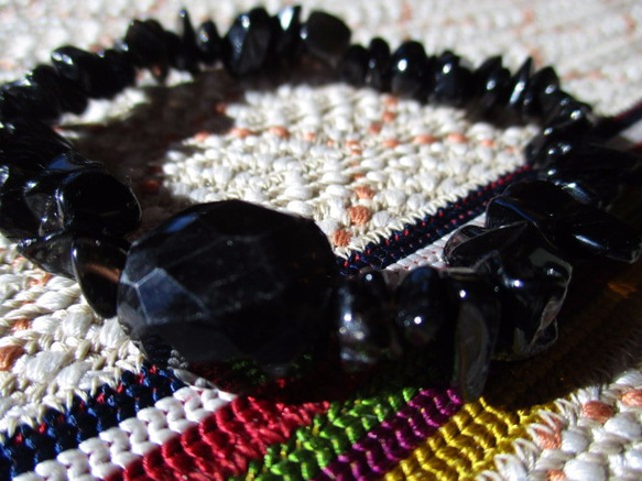 鑑別済 チベット産黒水晶：モーリオン さざれ珠と古い煙水晶 ブレスレット  鑑別書写し付属 2枚目の画像