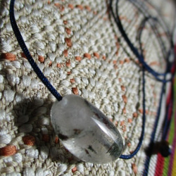庭園水晶タンブル お紐仕立て 無段階調節可能ネックレス 2枚目の画像