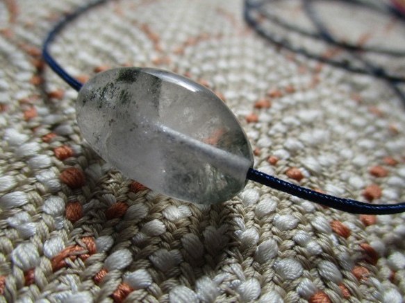 庭園水晶タンブル お紐仕立て 無段階調節可能ネックレス 3枚目の画像