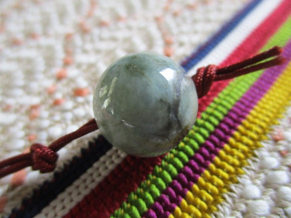 千歳緑マーブル色ミャンマー翡翠 お紐仕立て 無段階調節可能ネックレスまたはストラップ 2枚目の画像