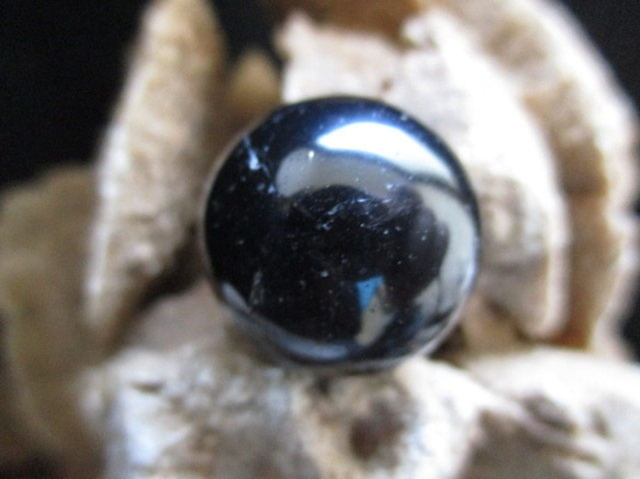 在庫限り特価　天然黒水晶：モリオン 丸玉　20ｍｍ 912-1 1枚目の画像