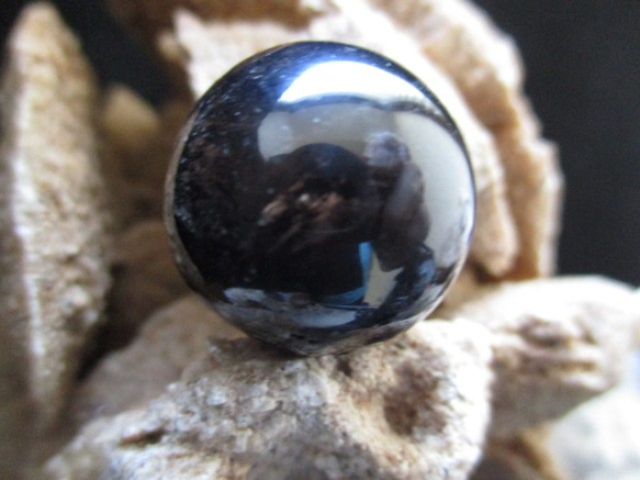 在庫限り特価　天然黒水晶：モリオン 丸玉　20ｍｍ 912-1 2枚目の画像